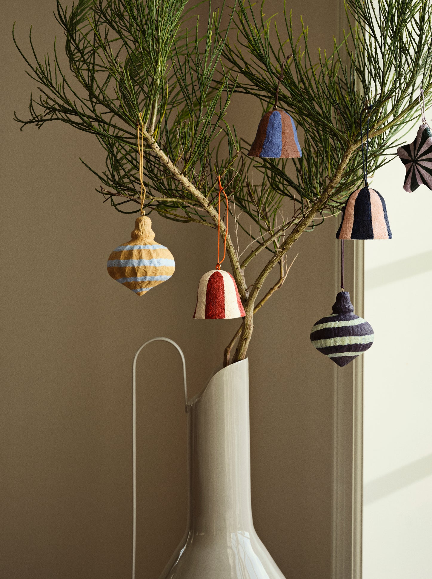 broste-copenhagen-christmas-pulp-ornement-sapin-toupie-papier-2 image 2