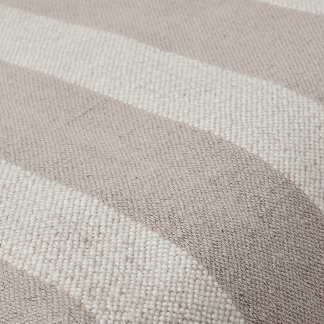 broste-copenhagen-sigrid-pouf-salon-tissu-rond image 2