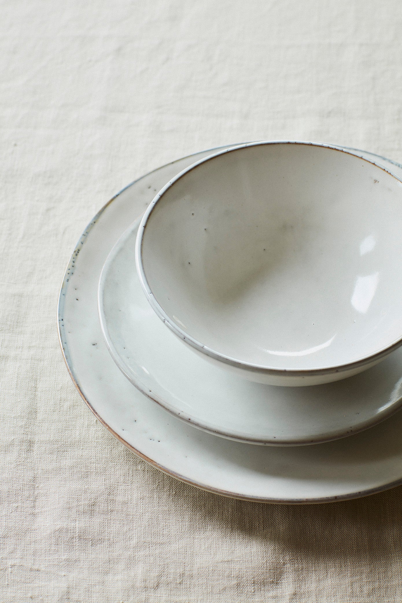broste-copenhagen-nordic-sand-service-de-table-4-pers-gr-s-sable image 3