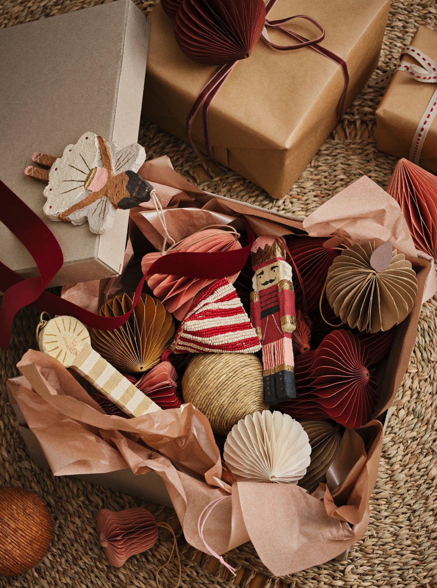 broste-copenhagen-christmas-fairy-tale-boule-de-no-l-ballerina image 4