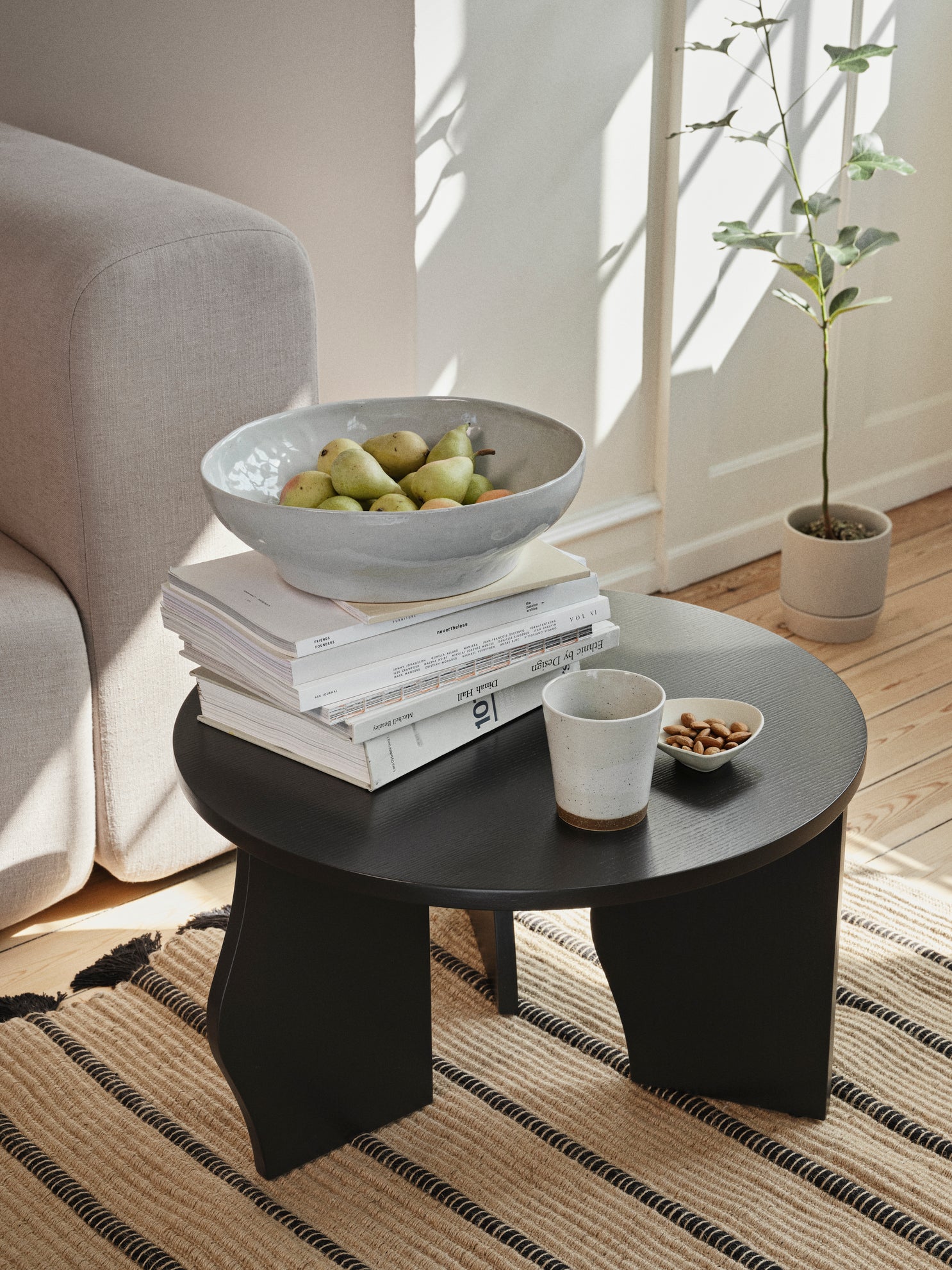 broste-copenhagen-brook-table-s-petite-table-d-appoint-salon image 4