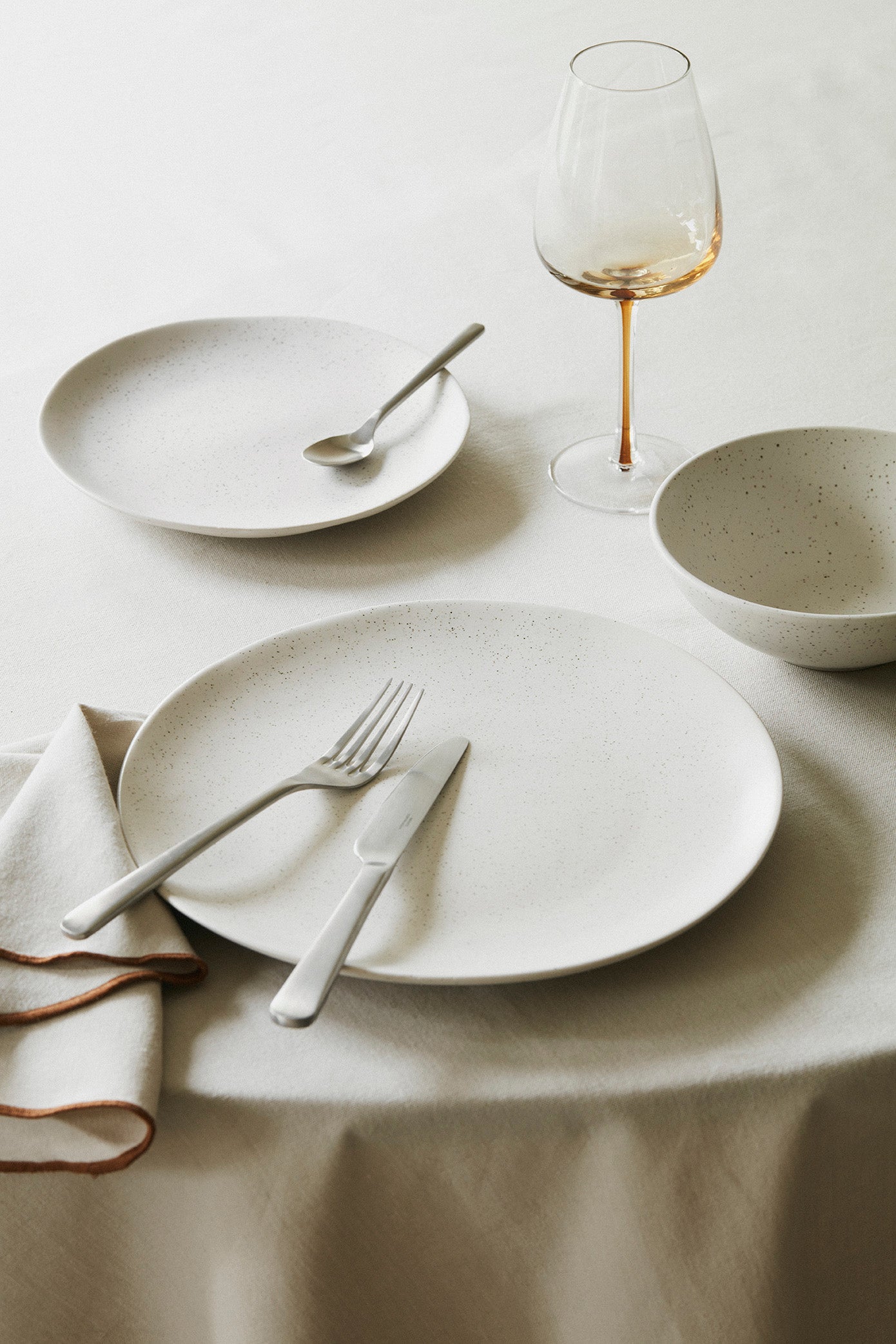 broste-copenhagen-nordic-vanilla-service-table-2-pers image 4