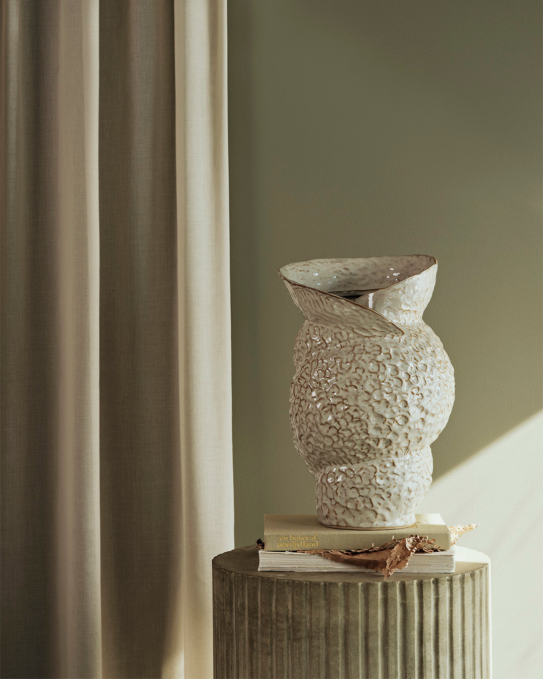 broste-copenhagen-shelly-vase-d-coratif-fleurs-salon image 4