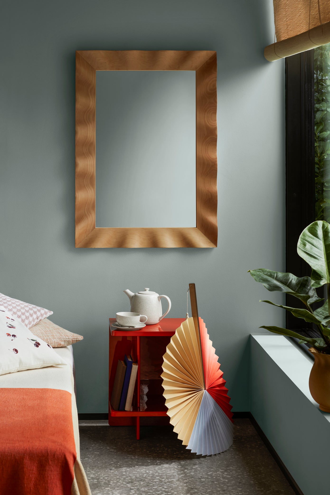 broste-copenhagen-wavy-miroir-mural-ondul-beige image 2