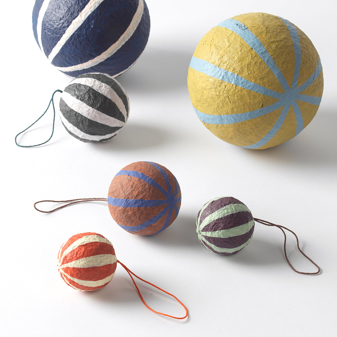 broste-copenhagen-sphere-boule-de-no-l-l-sapin image 2
