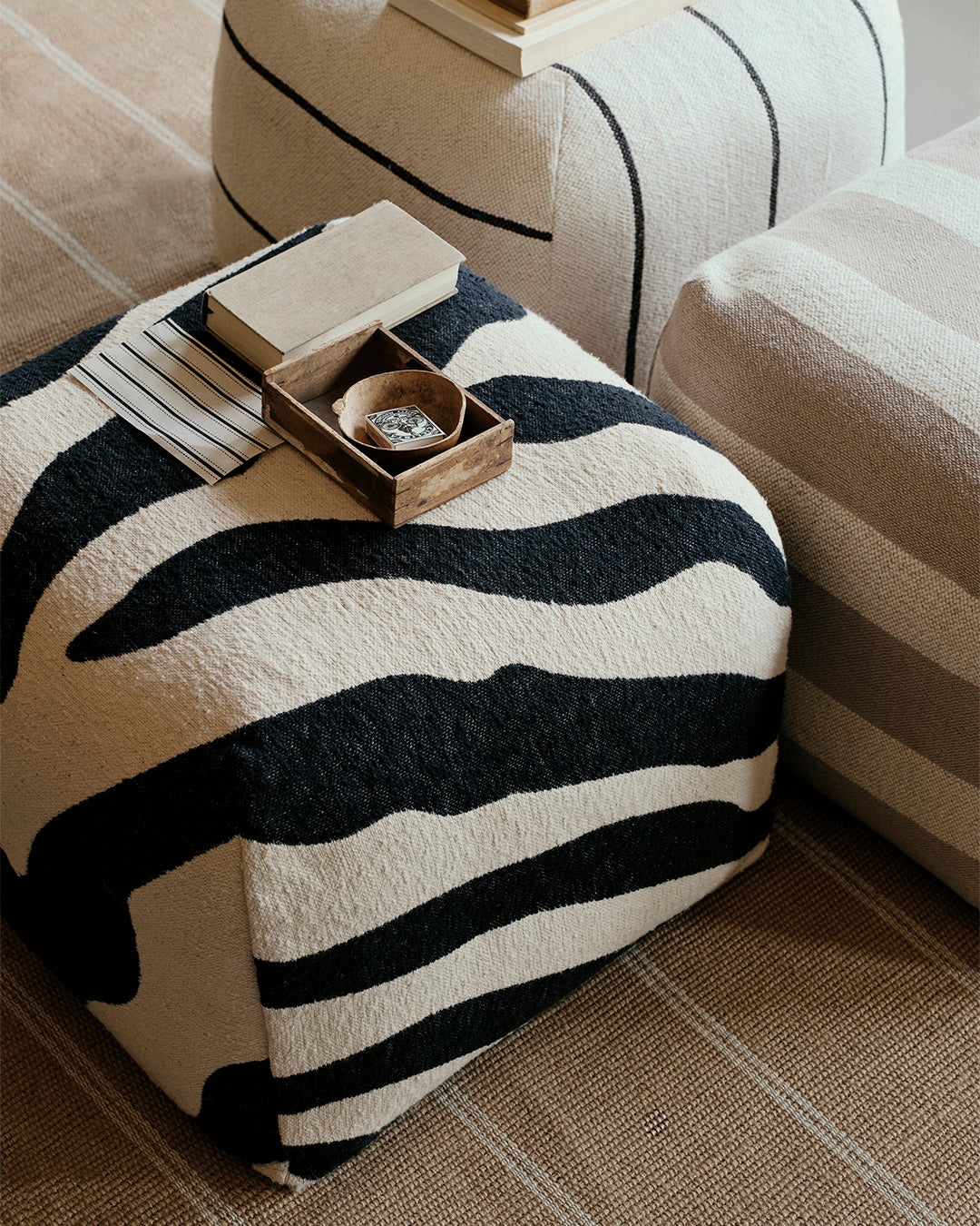 broste-copenhagen-sigrid-pouf-salon-tissu-rond image 3