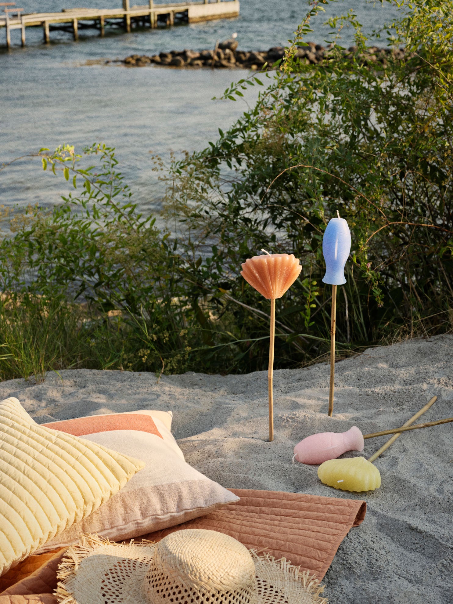 broste-copenhagen-seashell-torche-ext-rieure-jardin image 3