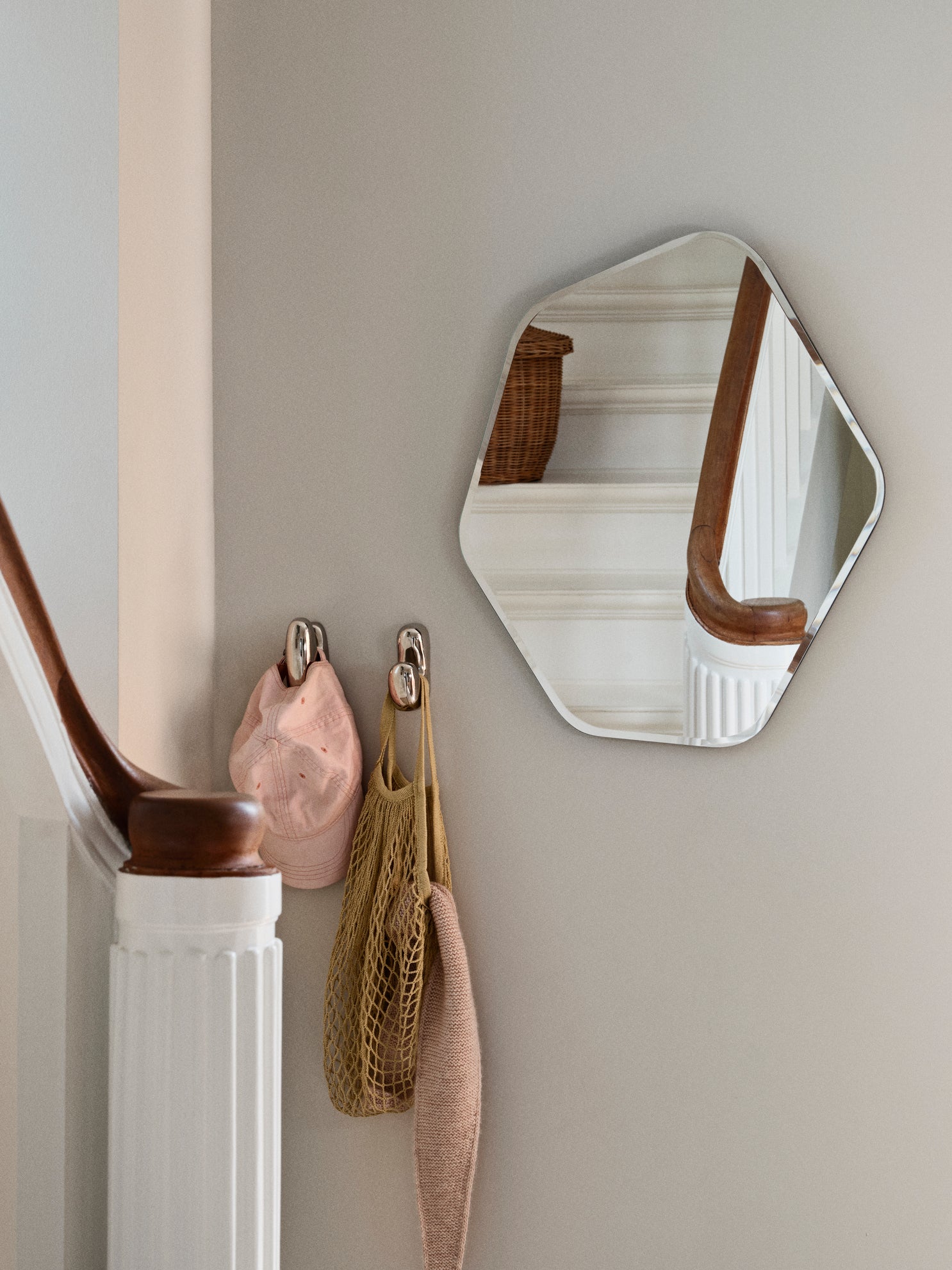 broste-copenhagen-ruby-mirror-miroir-mural-organique image 4