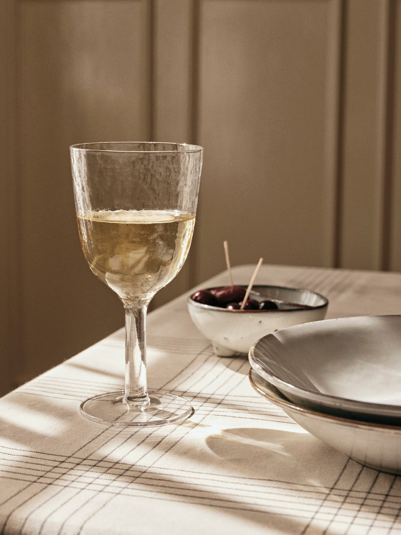 broste-copenhagen-hammered-verre-vin-blanc-martel image 2